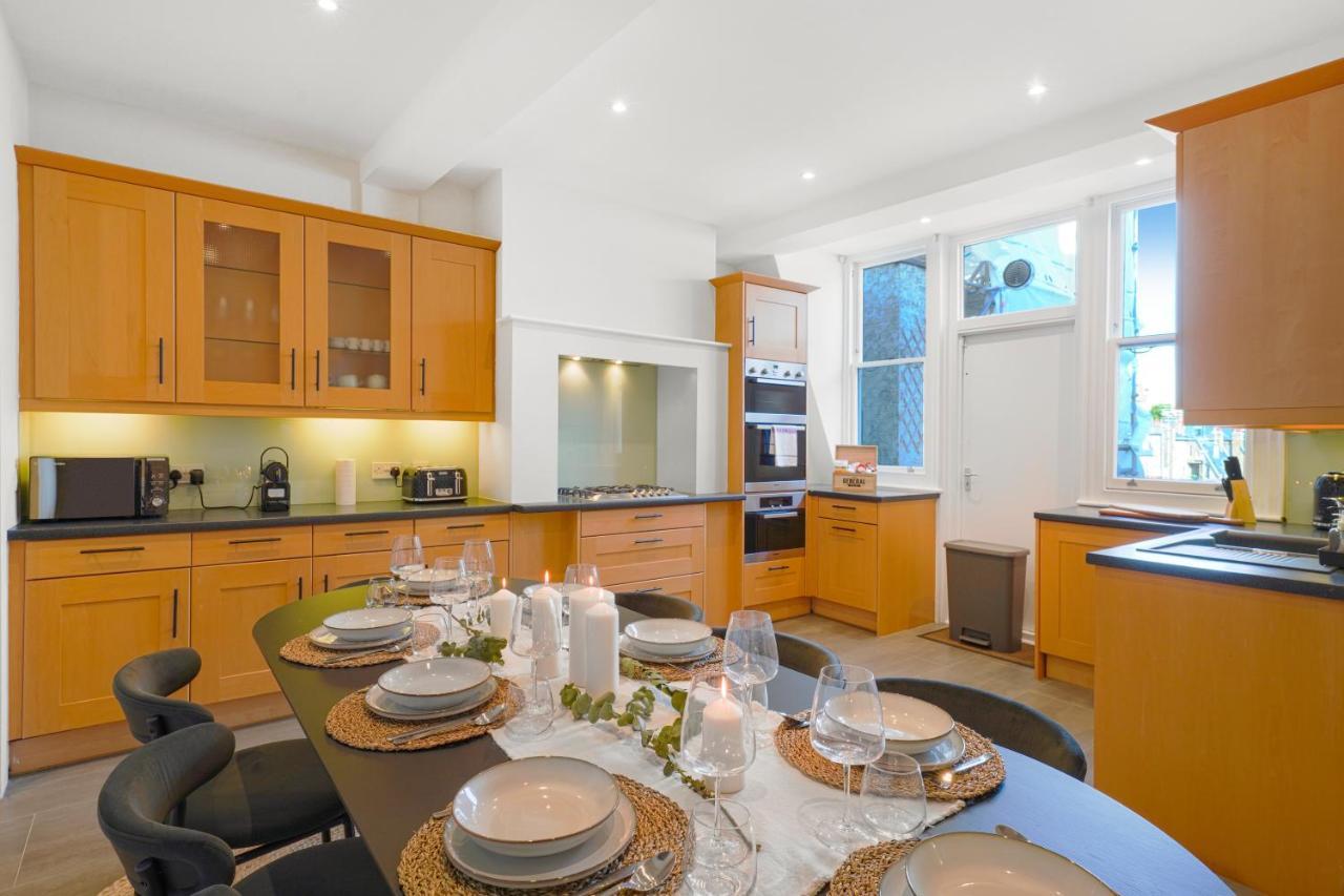 Spacious And Modern 4 Beds Home In Kensington Лондон Екстериор снимка