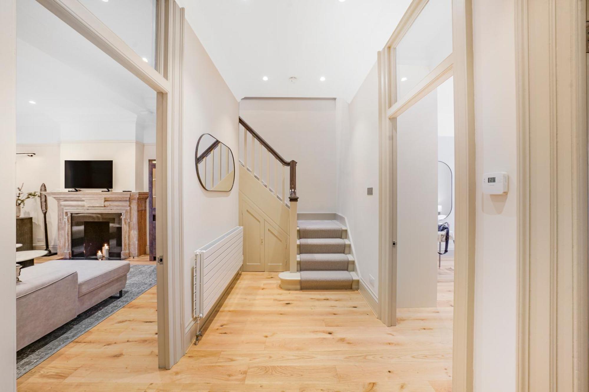 Spacious And Modern 4 Beds Home In Kensington Лондон Екстериор снимка