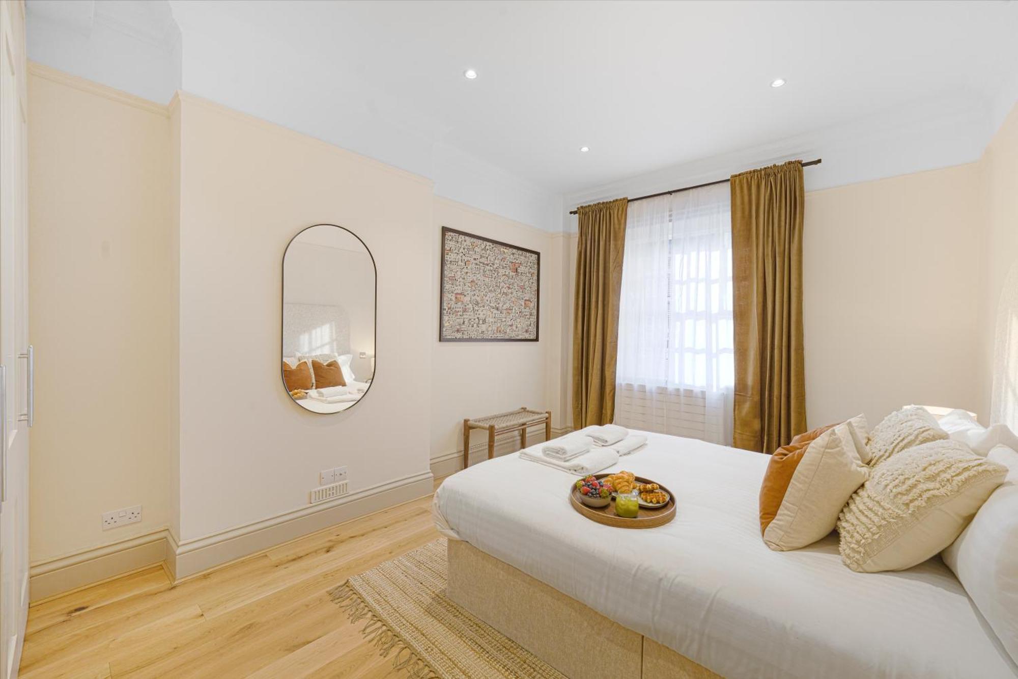 Spacious And Modern 4 Beds Home In Kensington Лондон Екстериор снимка