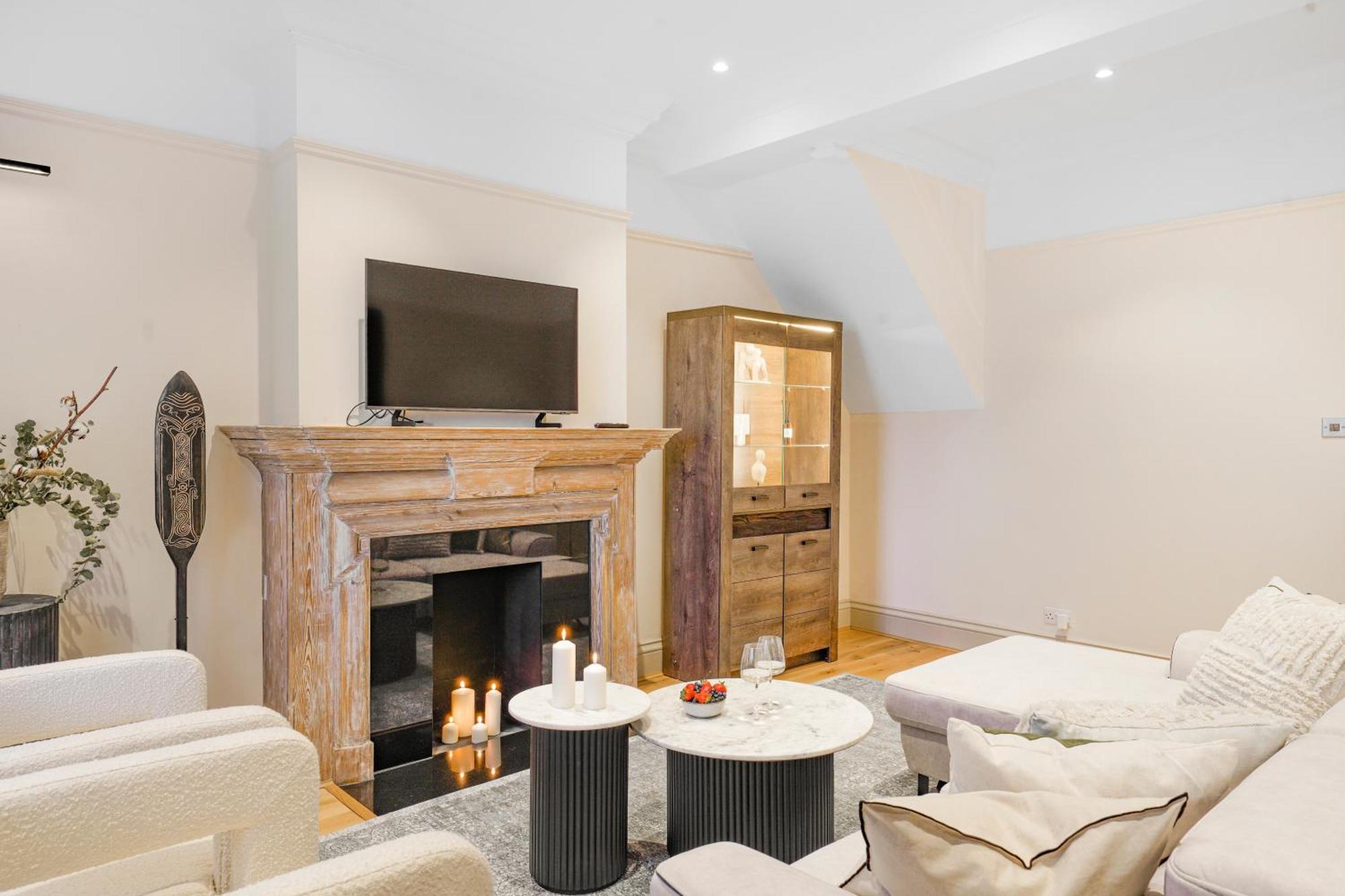Spacious And Modern 4 Beds Home In Kensington Лондон Екстериор снимка