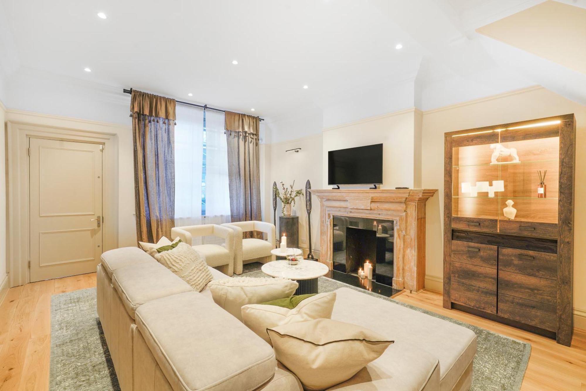 Spacious And Modern 4 Beds Home In Kensington Лондон Екстериор снимка
